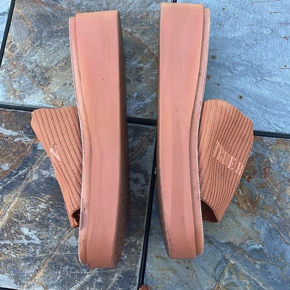 True Religion Orange Slide Sandals 9 - Picture 2 of 2